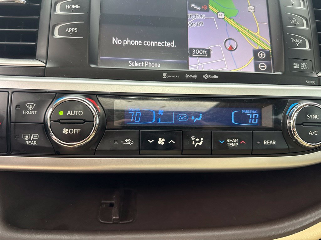 Used 2019 Toyota Highlander XLE AWD/4WD image 33