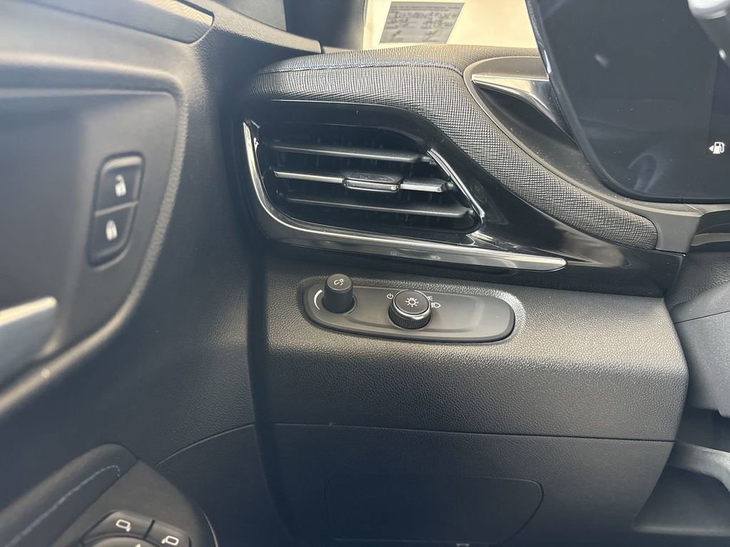 Used 2024 Buick Envista Sport Touring w/ Convenience I Package image 17