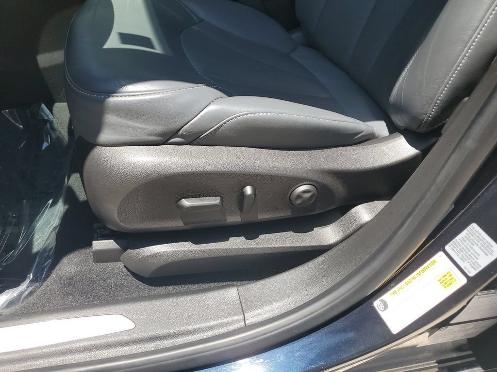 Used 2020 Buick Envision Essence w/ LPO, Interior Luxury Package FWD image 24