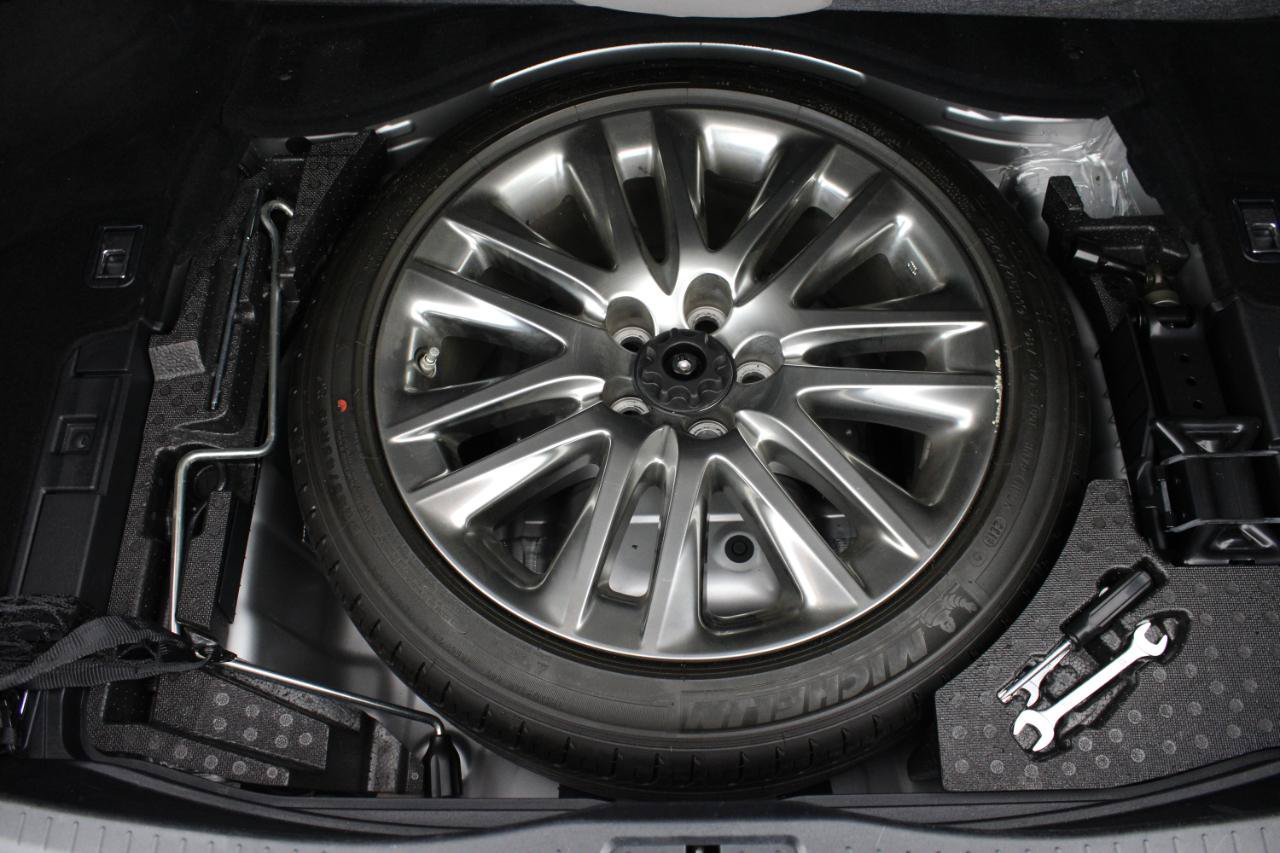 Used 2016 Lexus LS 460 w/ Comfort Package RWD image 76