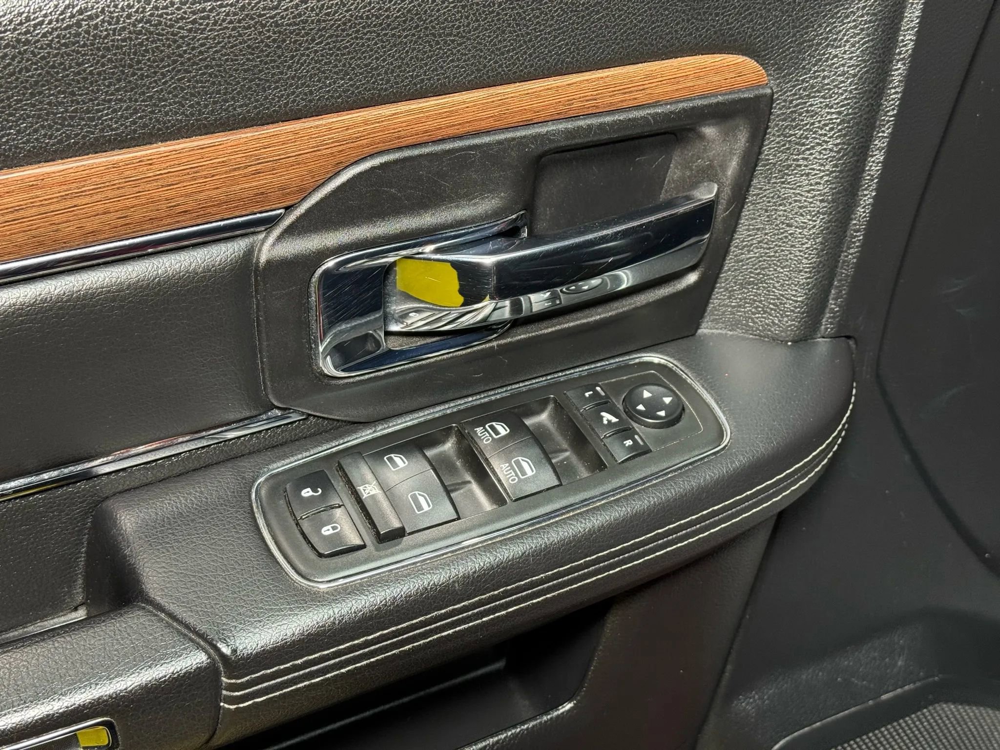 Used 2014 RAM 1500 Laramie image 32