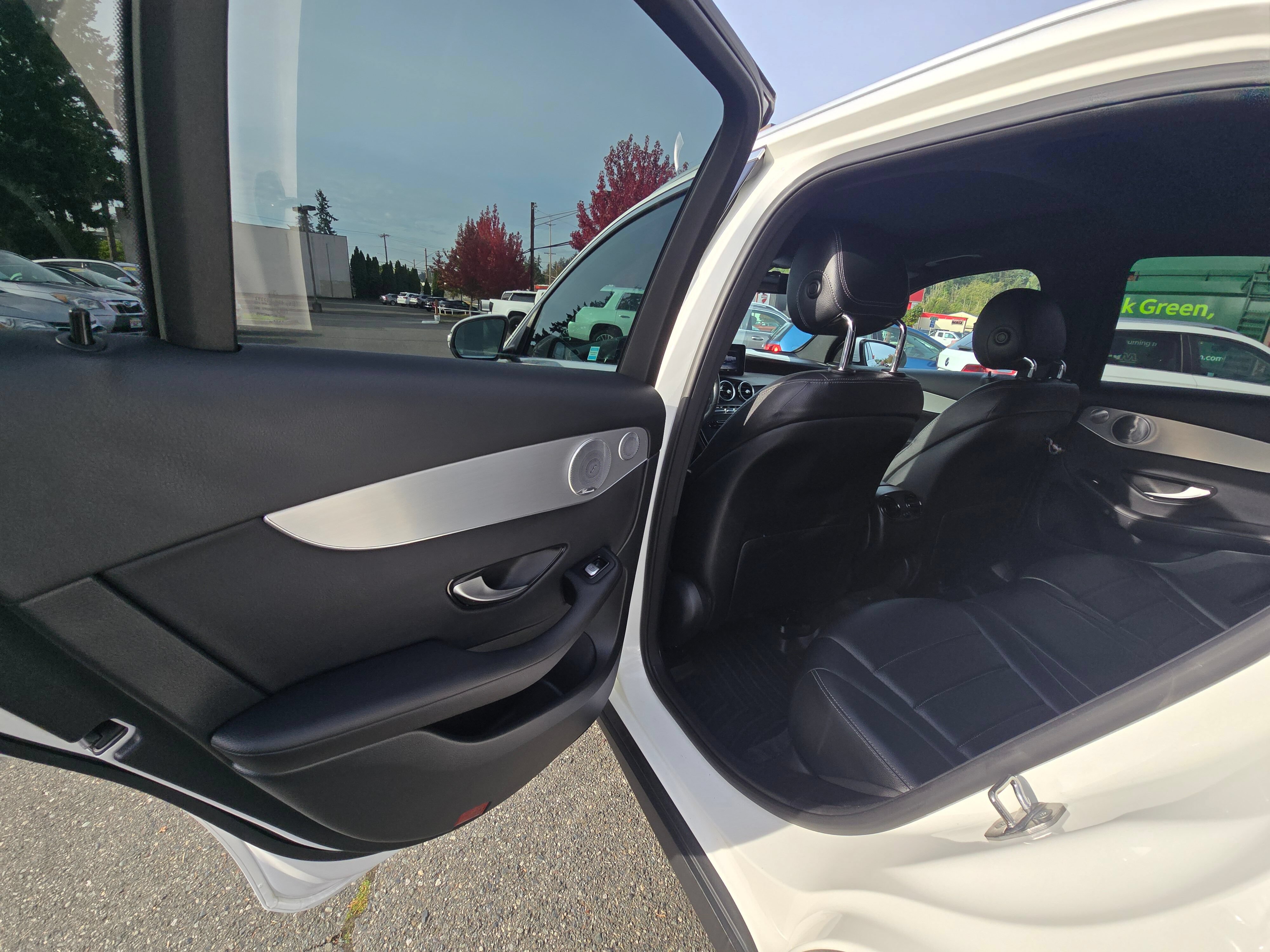 Used 2019 Mercedes-Benz GLC 300 4MATIC image 15