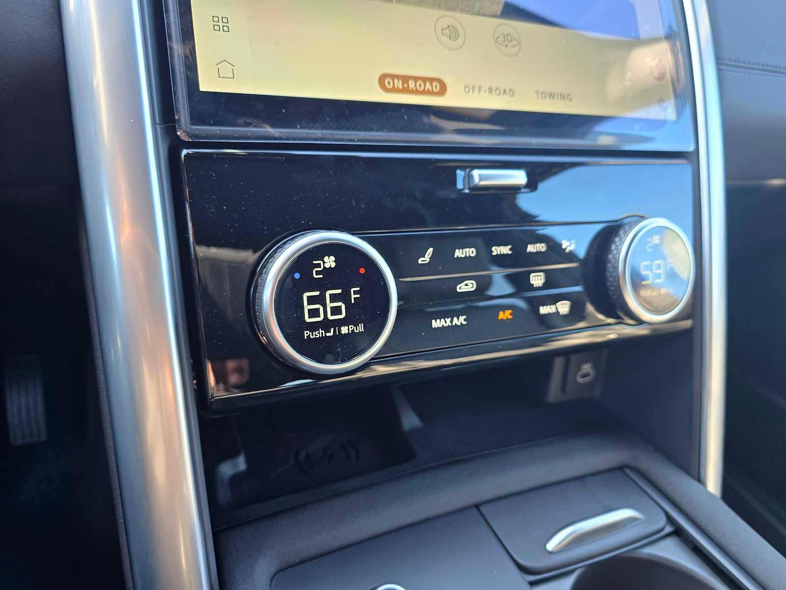 New 2025 Land Rover Discovery S image 31