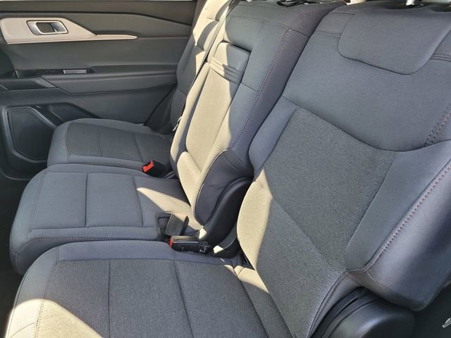 Used 2026 Ford Explorer Active AWD/4WD image 13