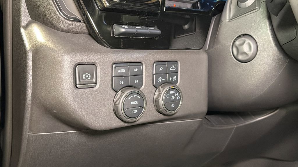 Used 2023 Chevrolet Silverado 1500 ZR2 w/ Technology Package image 27