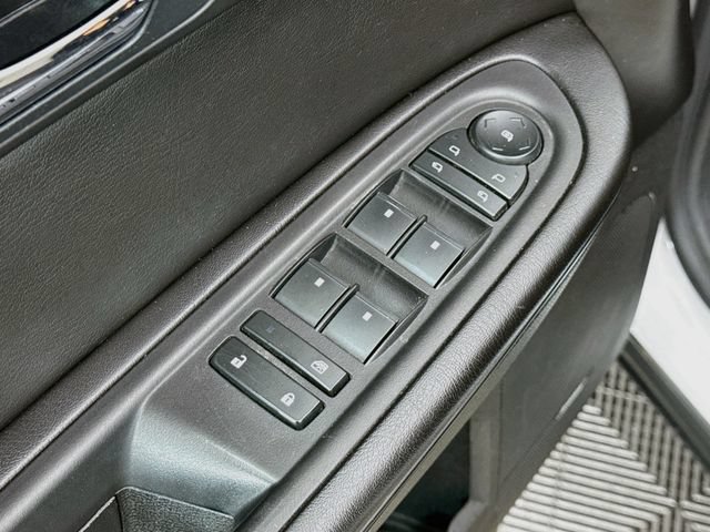 Used 2017 Chevrolet Traverse LT FWD image 17