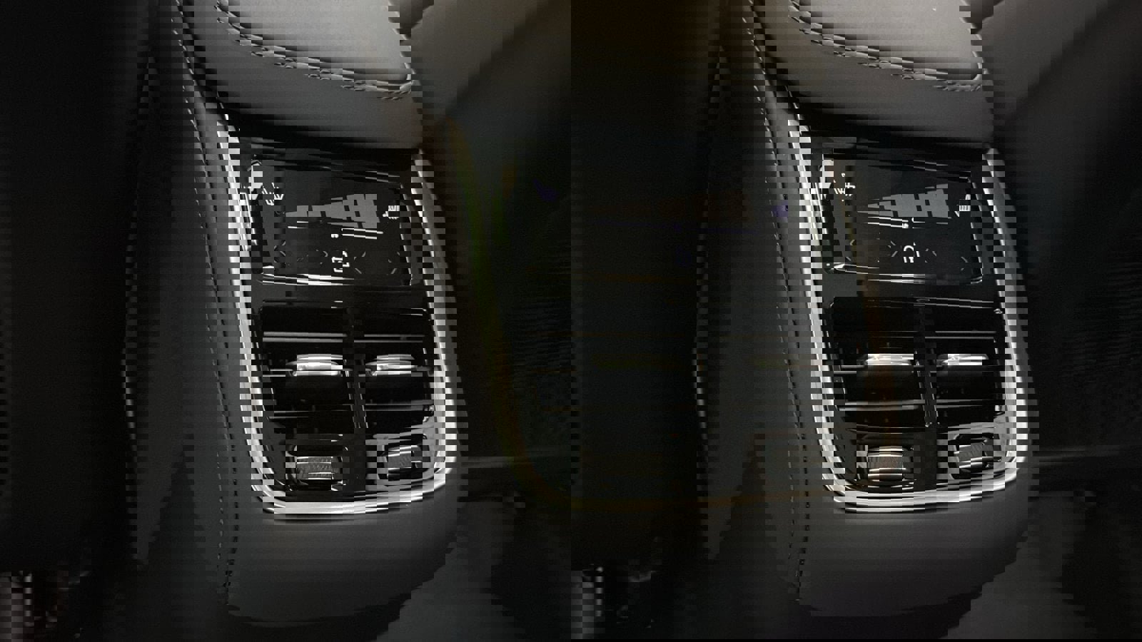 New 2026 Volvo XC90 B6 Plus w/ Protection Package Premier image 28