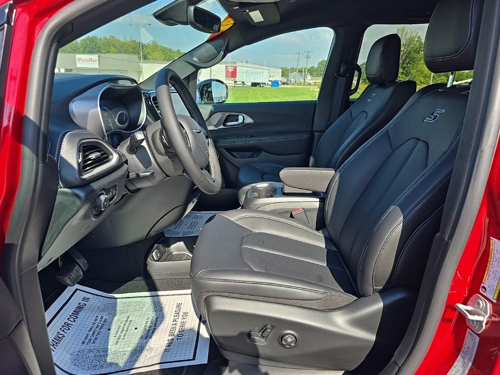 New 2026 Chrysler Pacifica Select image 13