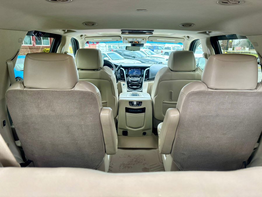 Used 2018 Cadillac Escalade Premium Luxury AWD/4WD image 31