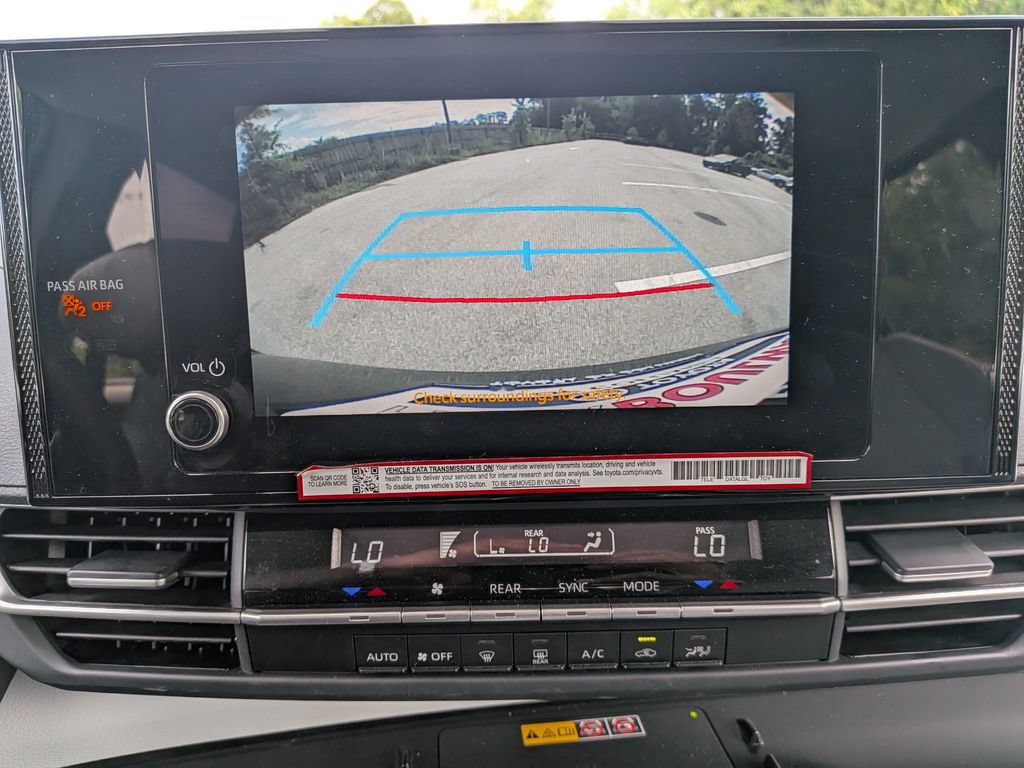 Used 2025 Toyota Sienna LE w/ LE Plus Package FWD image 20
