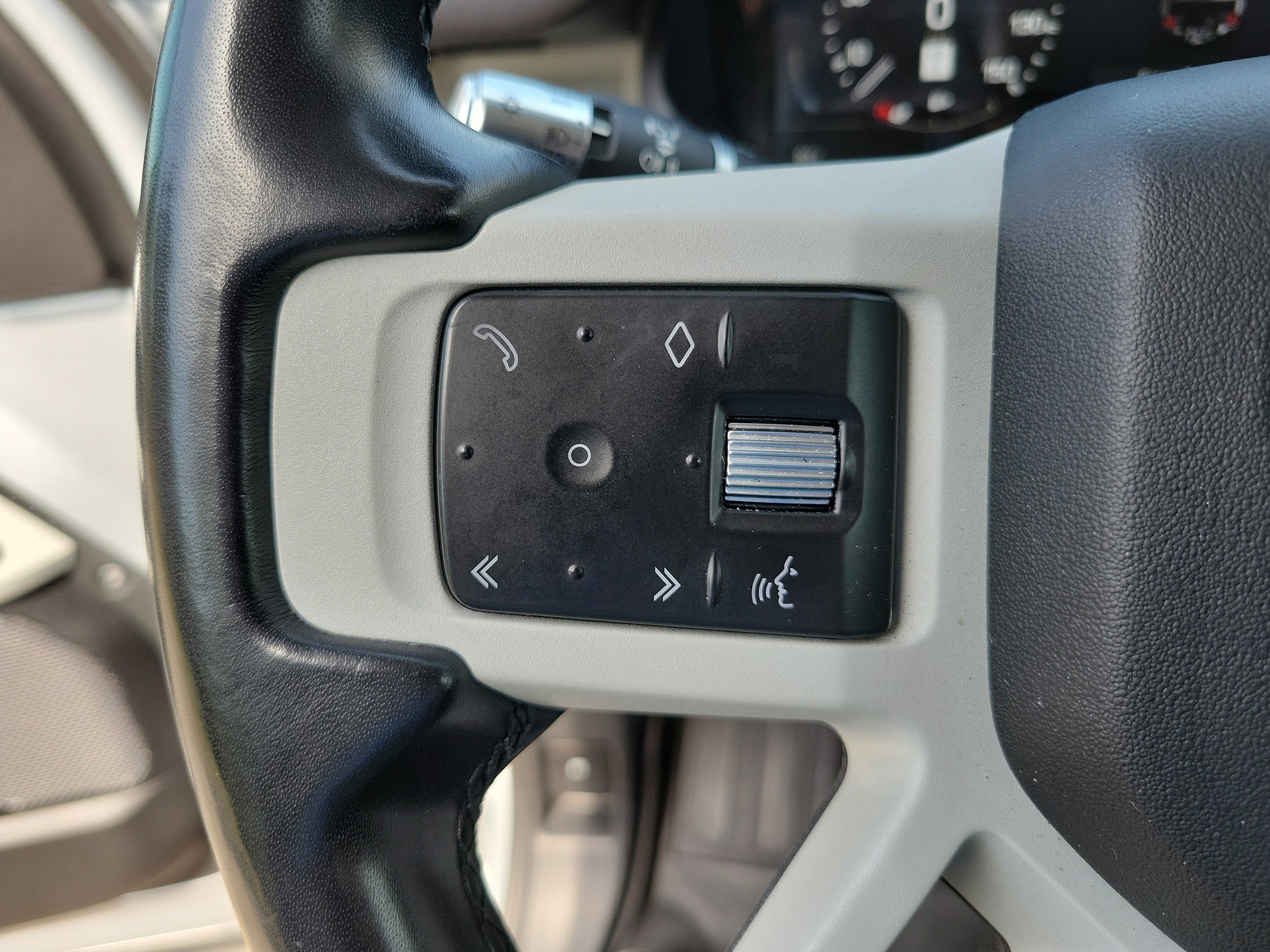 Used 2020 Land Rover Defender 110 First Edition image 14