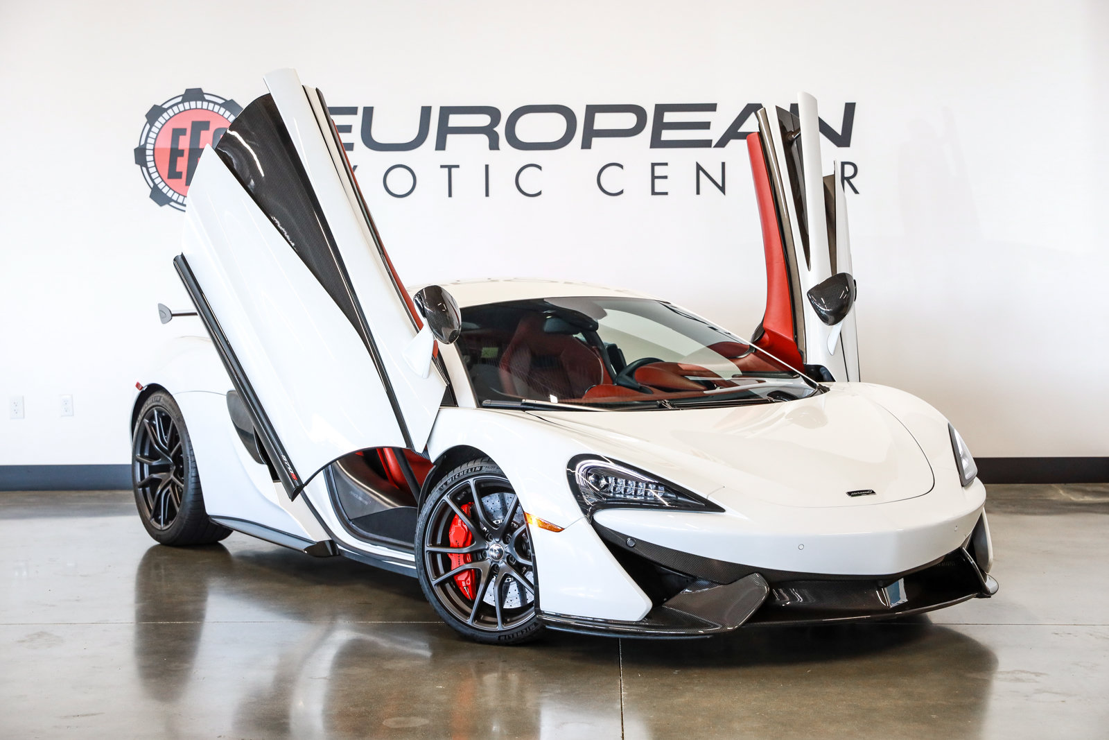 Used 2016 McLaren 570S Coupe RWD image 2