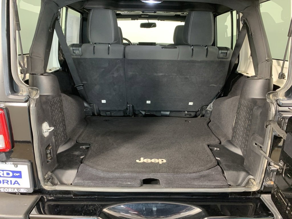 Used 2016 Jeep Wrangler Unlimited Sahara w/ Connectivity Group image 13