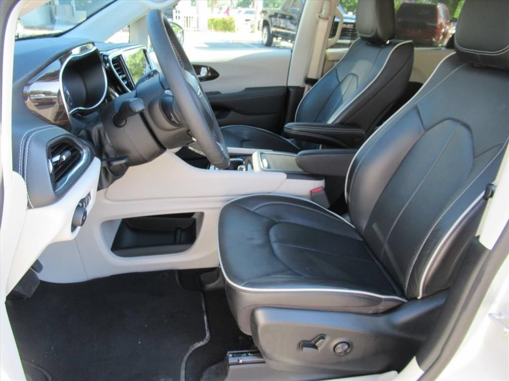 Certified 2024 Chrysler Pacifica Limited AWD/4WD image 25