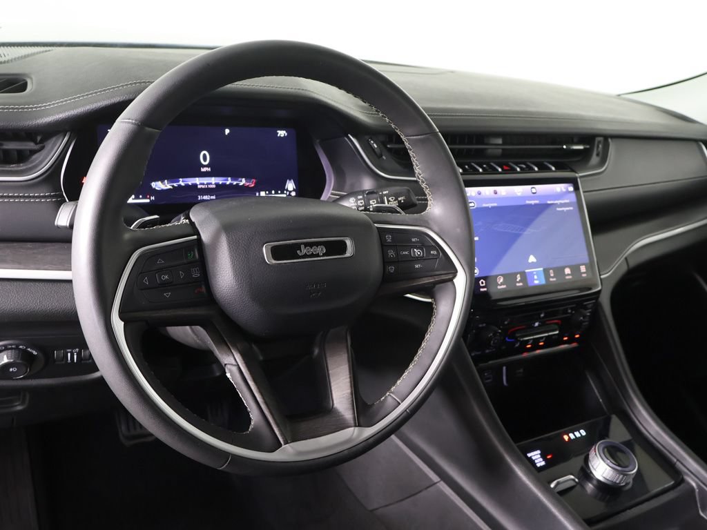 Used 2023 Jeep Grand Cherokee Limited AWD/4WD image 25