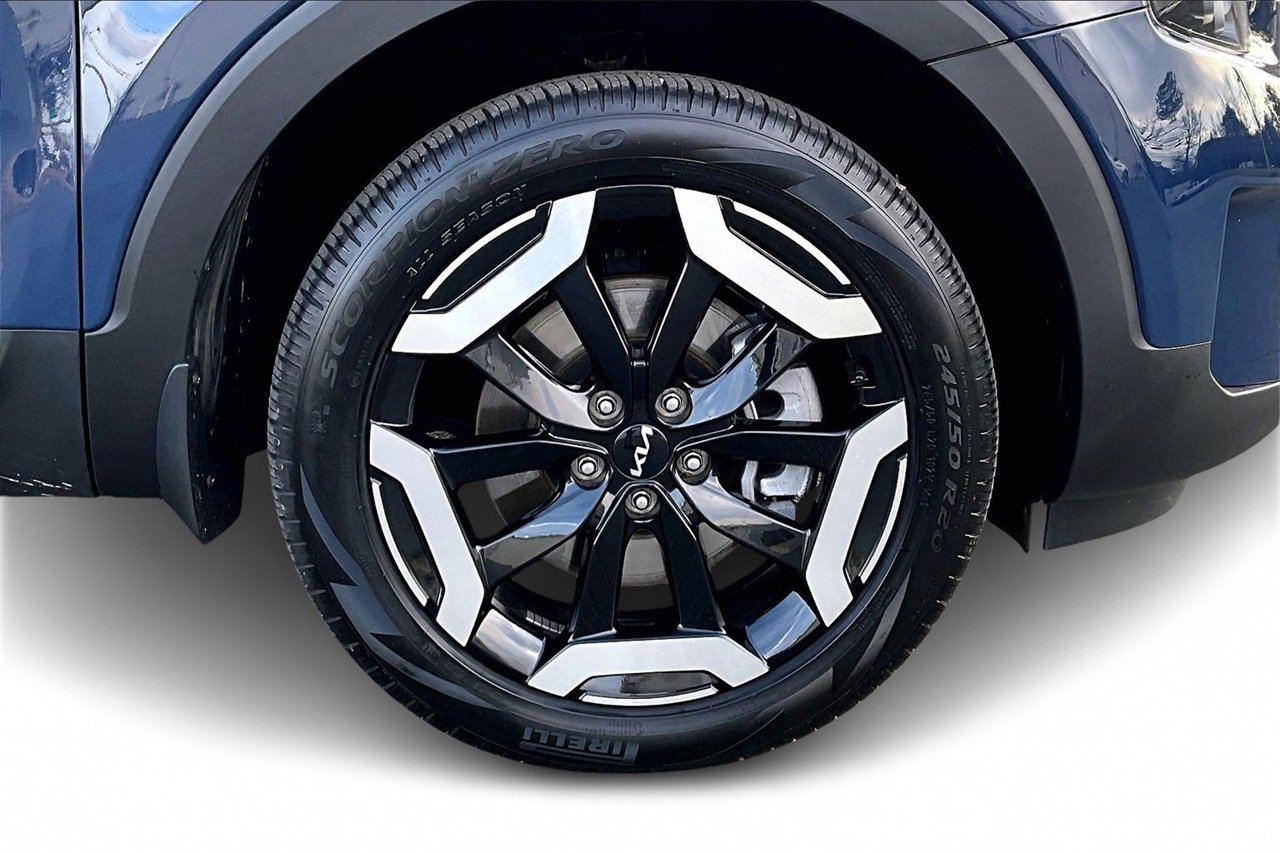 Used 2025 Kia Telluride EX w/ EX Captain's Chair Package image 34