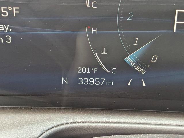 Used 2024 Cadillac XT4 Premium Luxury image 36