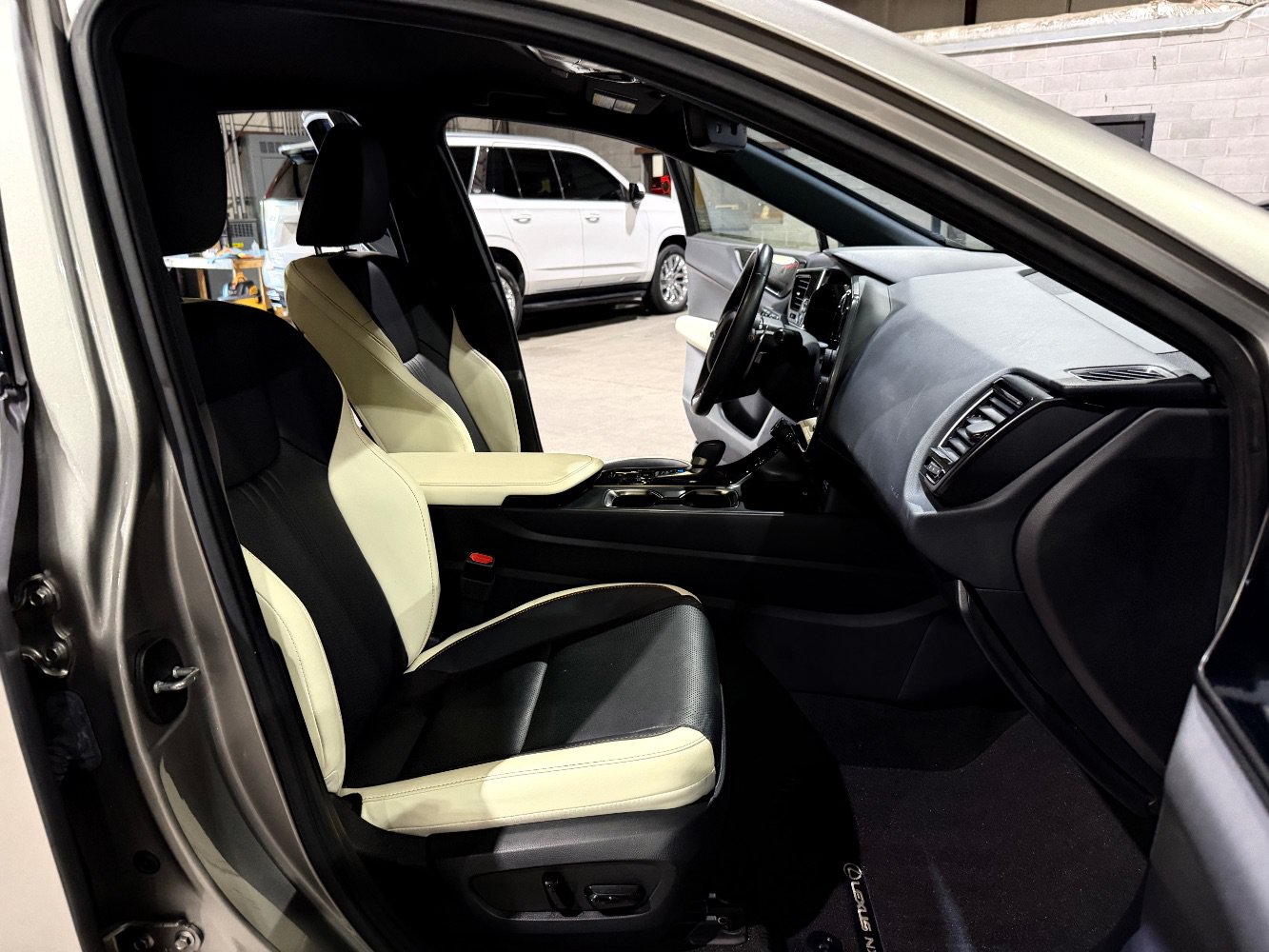 Used 2022 Lexus NX 250 FWD w/ Towing Package (2000 Lbs) image 26
