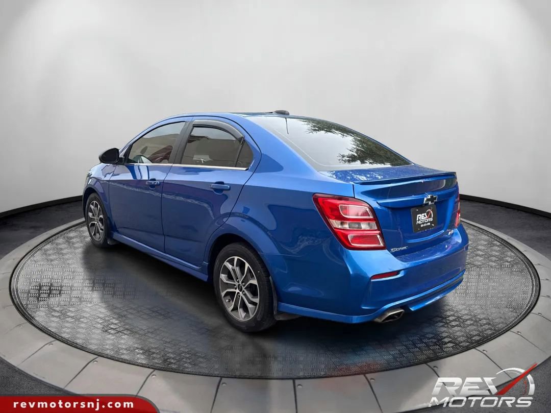 Used 2019 Chevrolet Sonic LT w/ Convenience Package FWD image 3