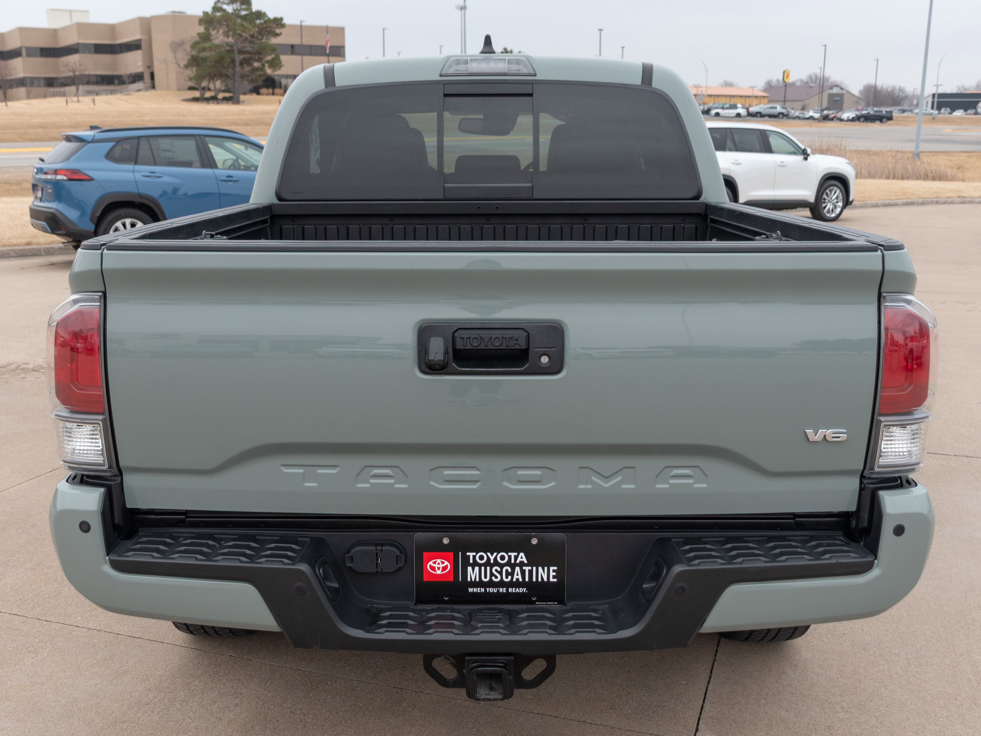 Used 2022 Toyota Tacoma TRD Sport w/ TRD Premium Sport Package AWD/4WD image 19