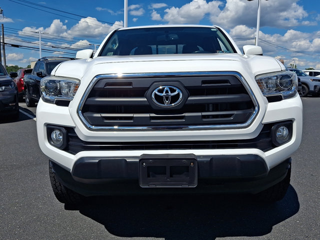 Used 2017 Toyota Tacoma SR5 AWD/4WD image 2