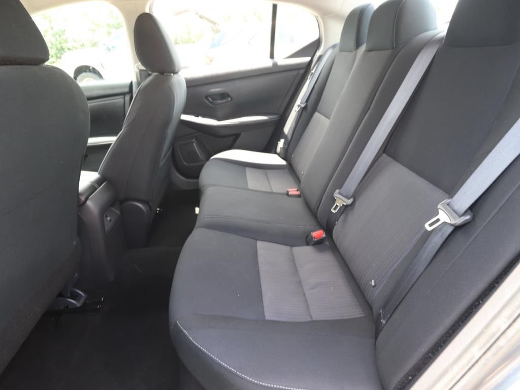 Used 2024 Nissan Sentra SV FWD image 9