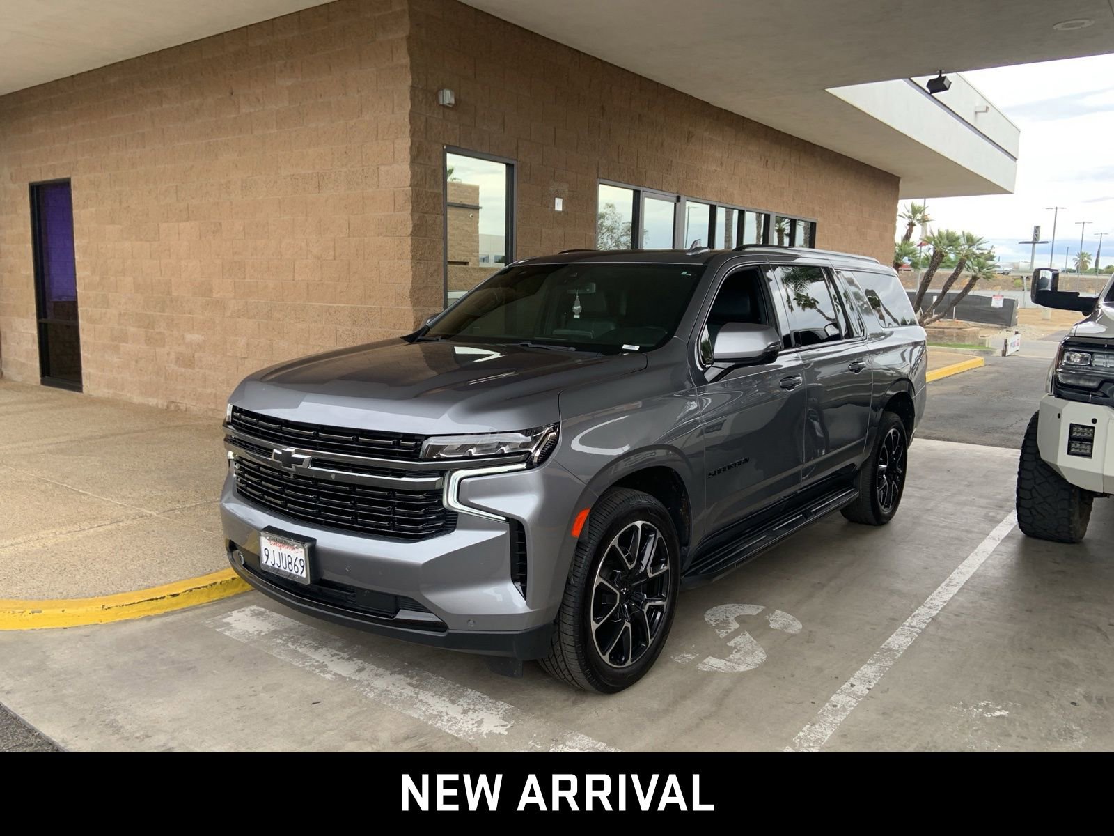 Used 2022 Chevrolet Suburban RST w/ Sport Performance Package AWD/4WD image 1