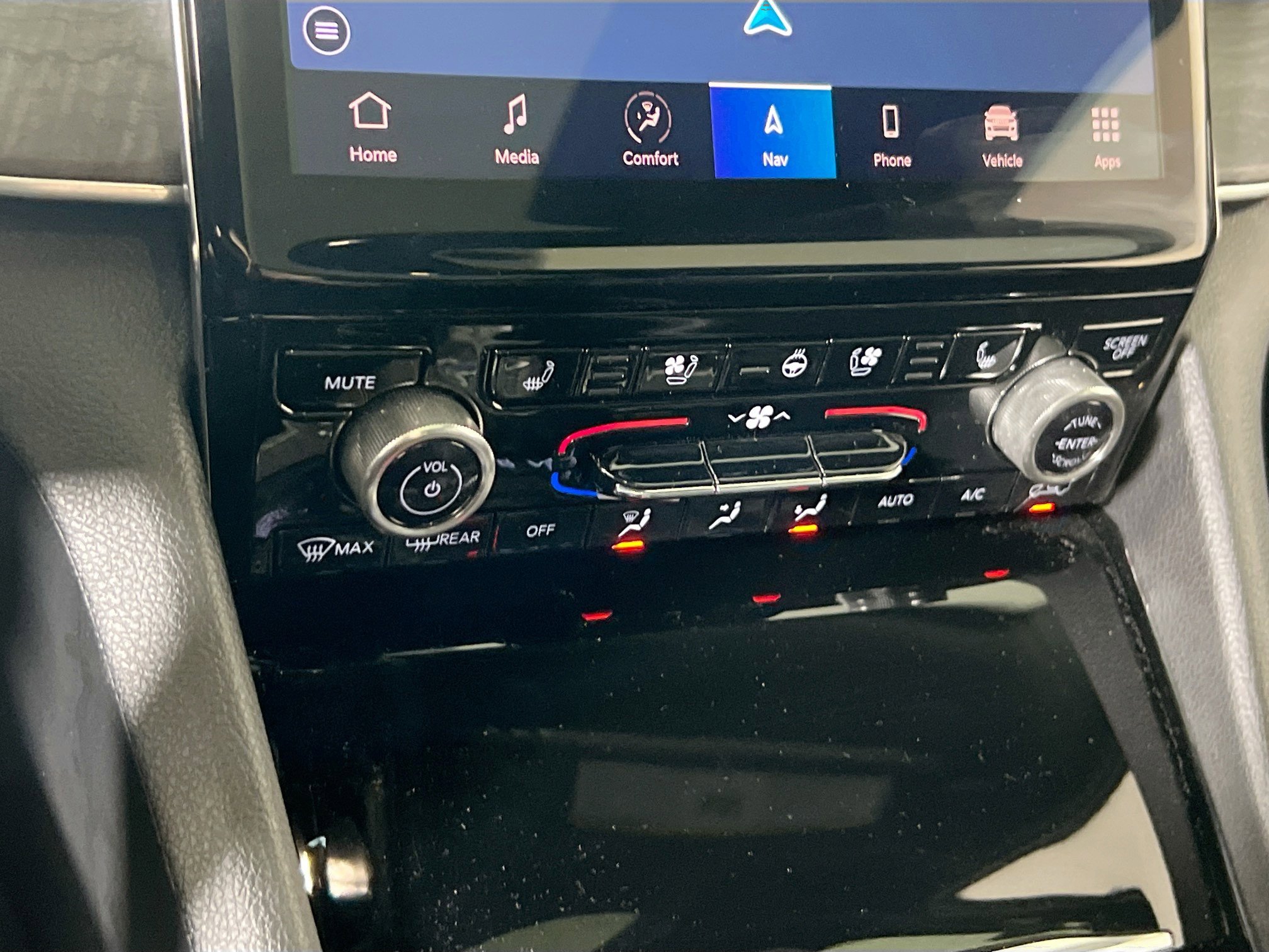 Used 2022 Jeep Grand Cherokee Overland w/ Adv Protech Group III image 16