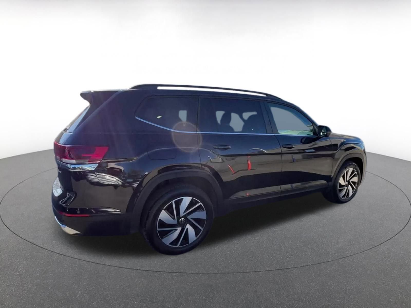 Used 2025 Volkswagen Atlas SE image 14