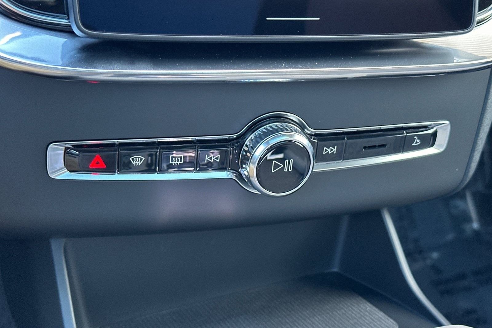 New 2026 Volvo XC90 B6 Plus w/ Protection Package Premier image 24