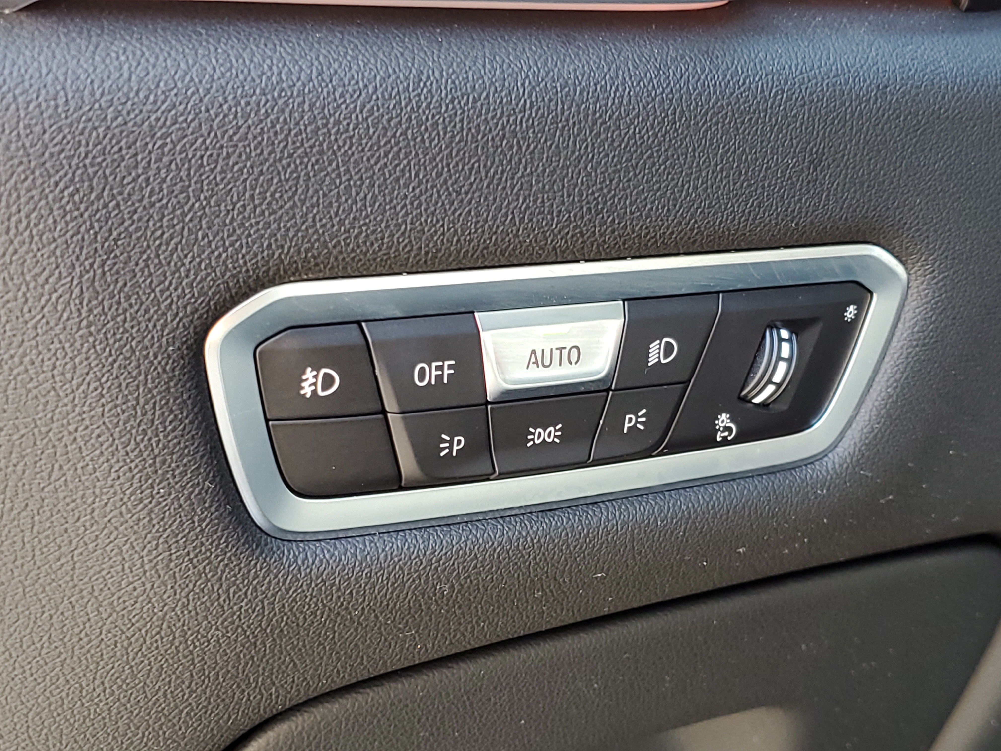 Used 2021 BMW X5 xDrive40i w/ M Sport Package AWD/4WD image 9