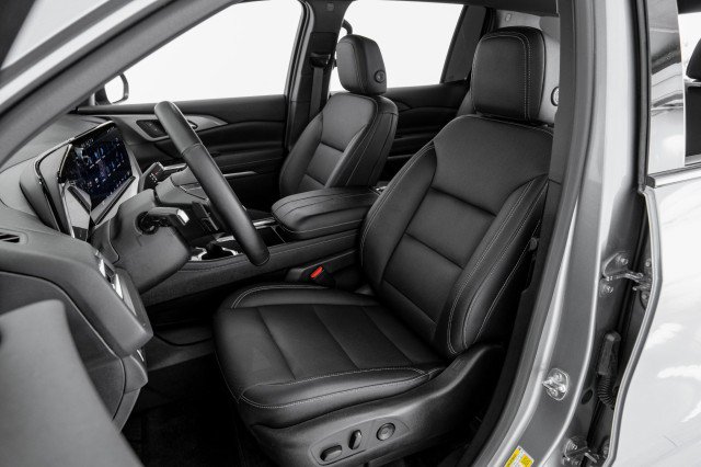 Used 2025 Chevrolet Traverse LT w/ LPO, Floor Liner Package FWD image 30