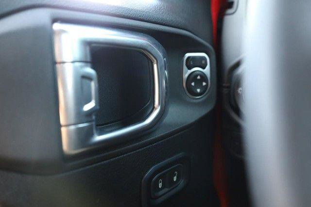 Used 2025 Jeep Wrangler Unlimited Rubicon AWD/4WD image 17