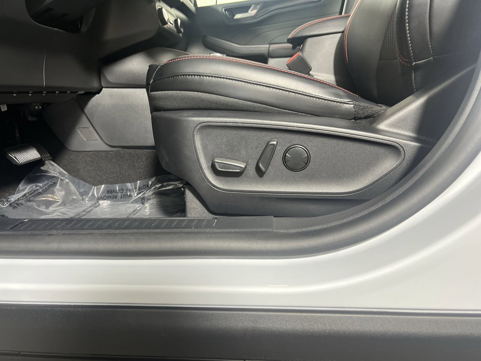 Used 2025 Ford Escape ST-Line w/ Equipment Group 301A image 14