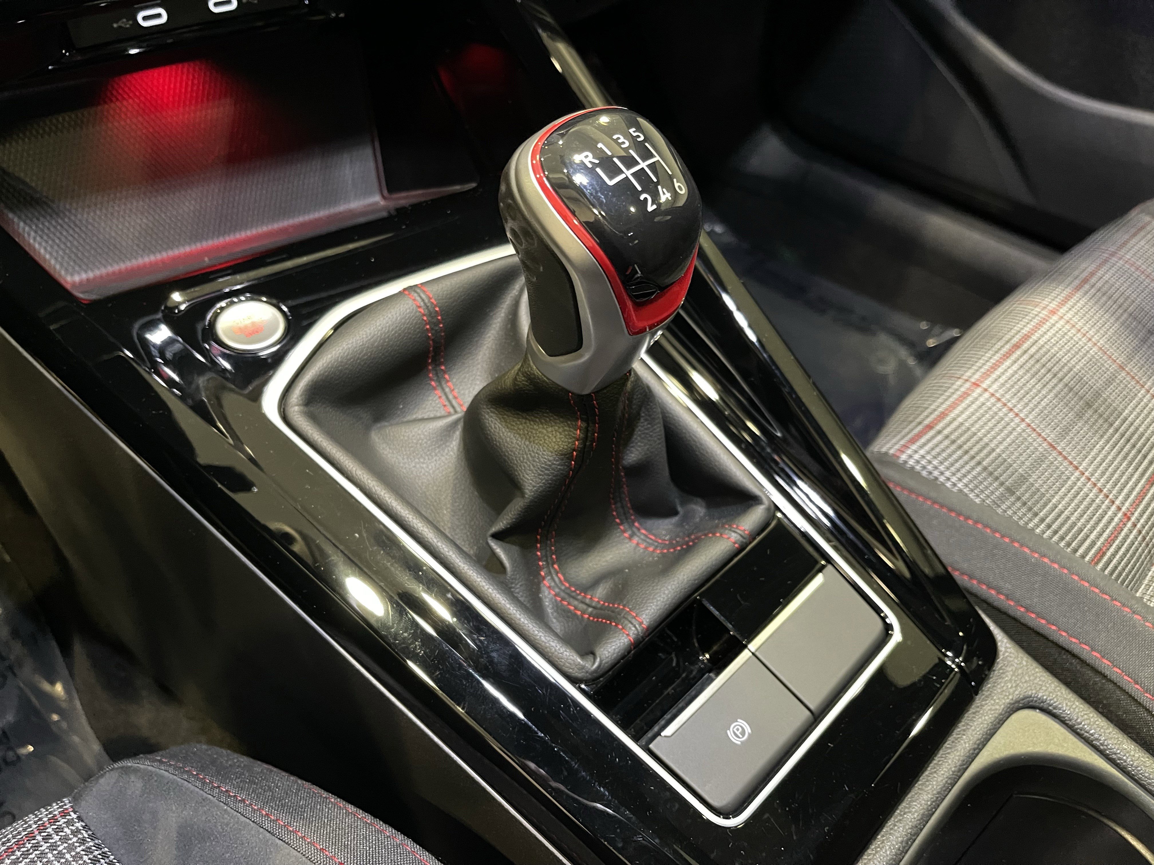 Used 2024 Volkswagen GTI SE image 18