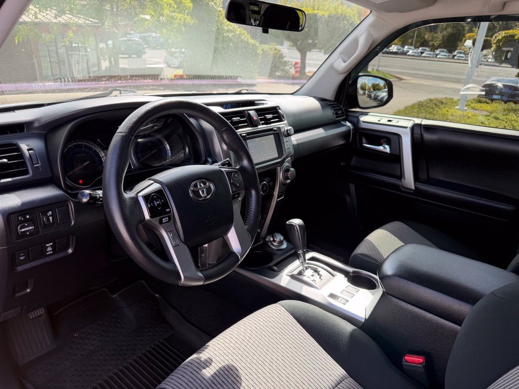 Used 2018 Toyota 4Runner SR5 AWD/4WD image 15