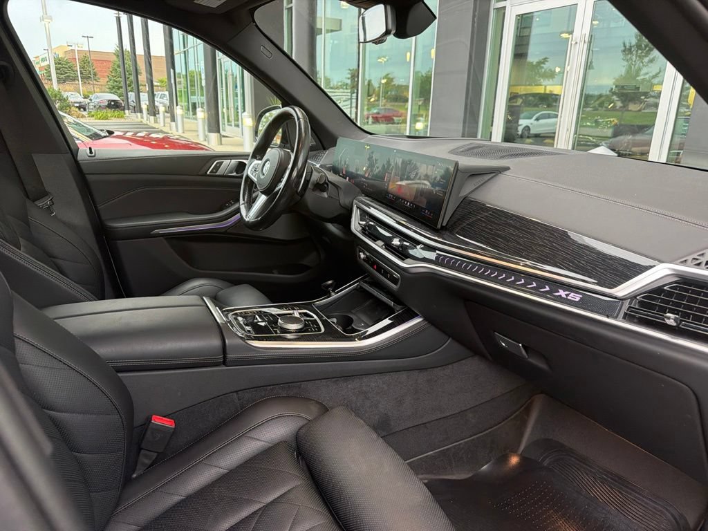 Used 2024 BMW X5 xDrive40i w/ M Sport Package AWD/4WD image 23