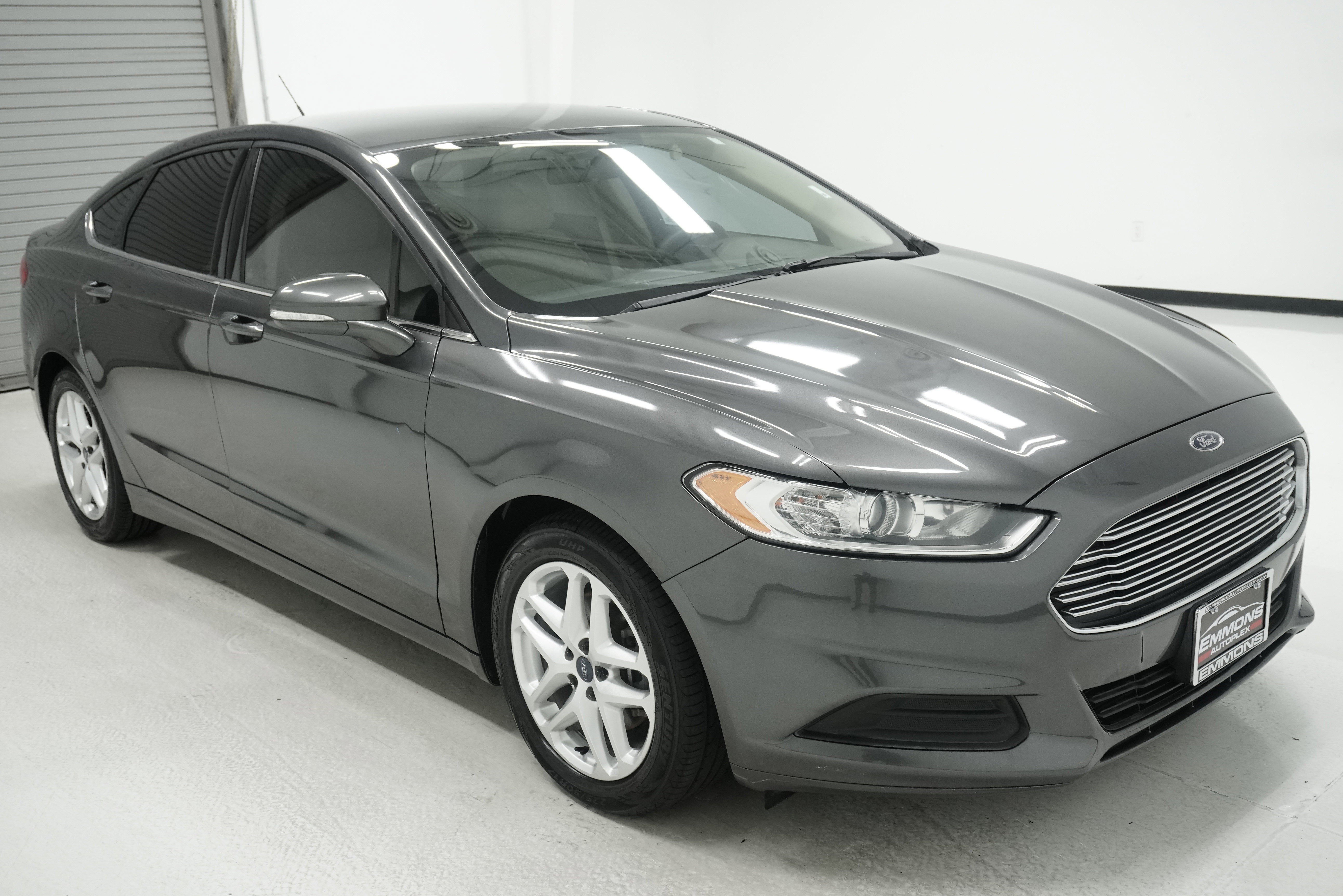 Used 2016 Ford Fusion SE FWD image 3