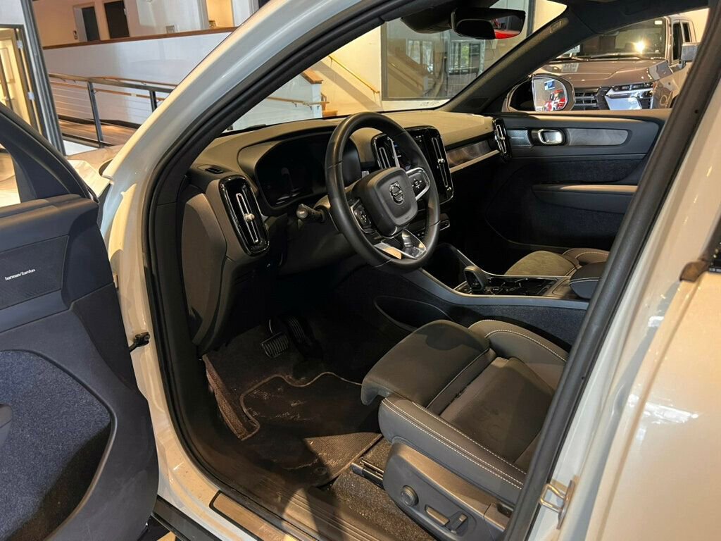Used 2023 Volvo C40 P8 Recharge Ultimate image 9