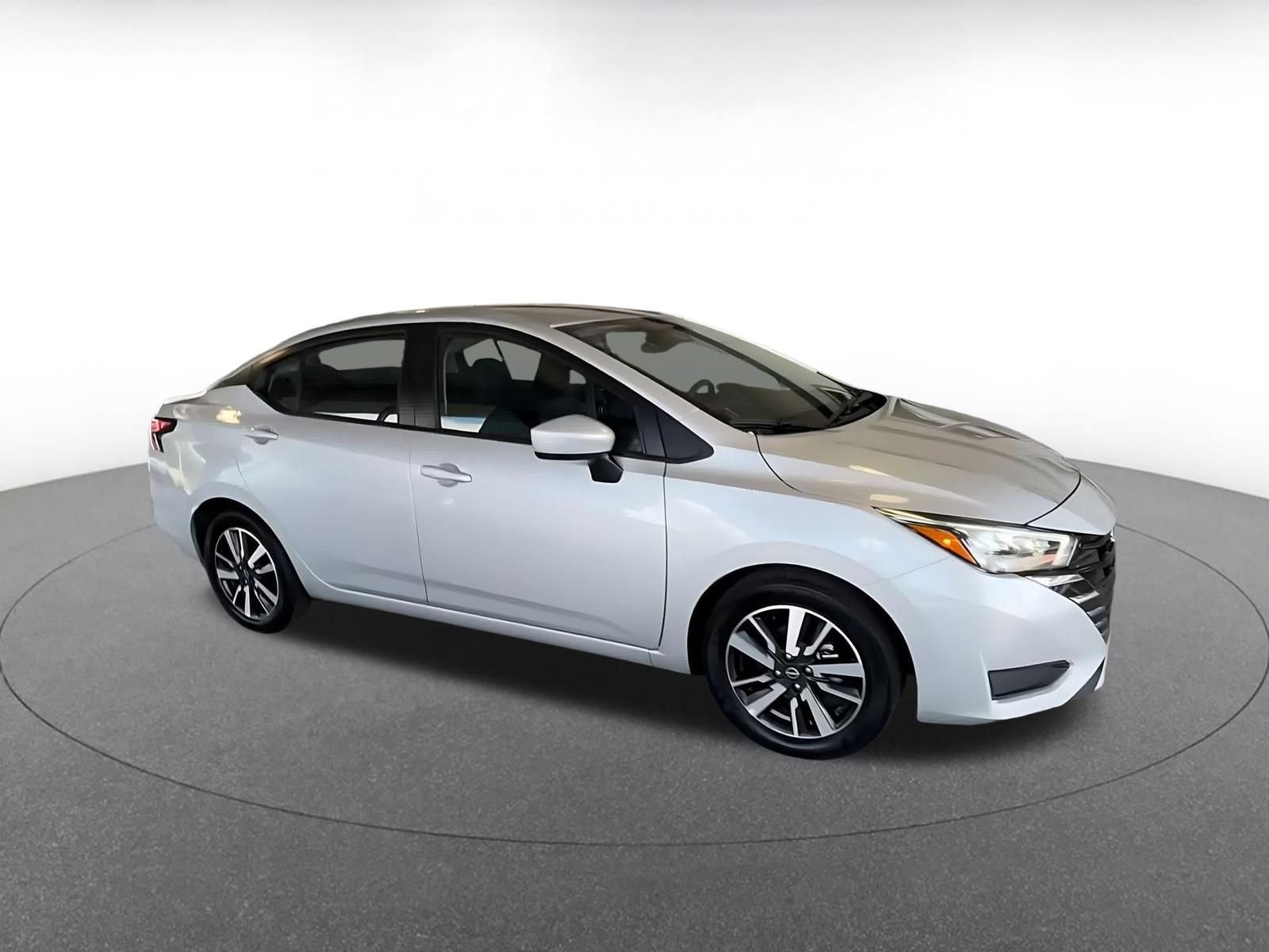 Used 2025 Nissan Versa SV FWD image 2