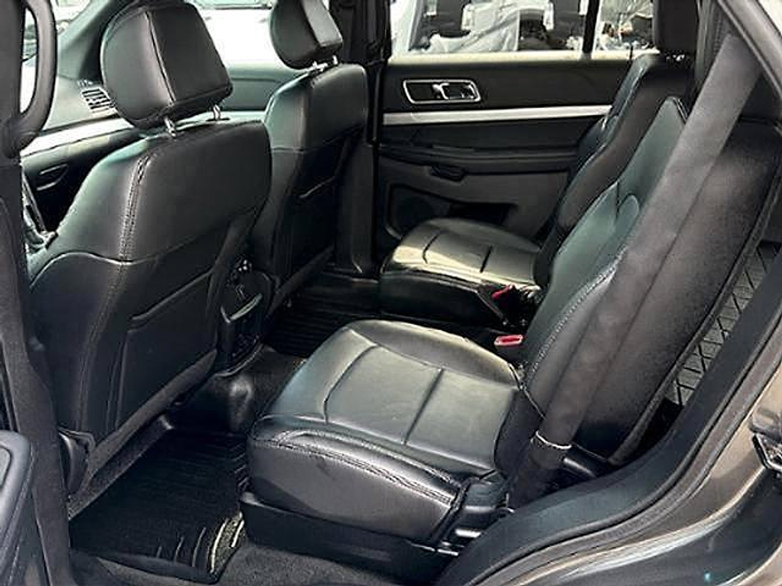 Used 2016 Ford Explorer XLT w/ Equipment Group 202A AWD/4WD image 9
