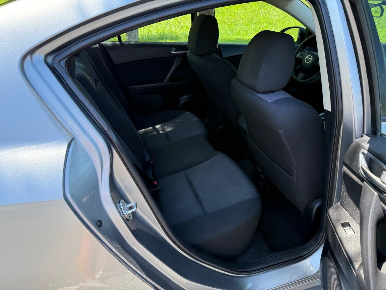 Used 2010 MAZDA MAZDA3 i Touring FWD image 19