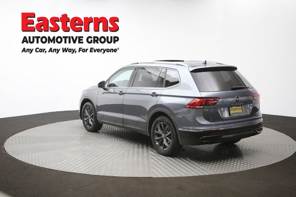Used 2022 Volkswagen Tiguan SE w/ Panoramic Sunroof Package image 65