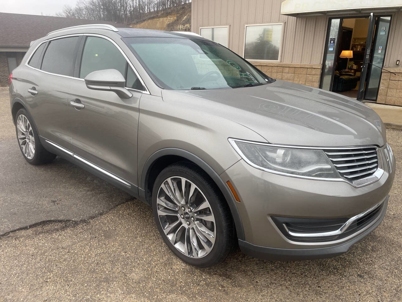 Used 2016 Lincoln MKX Reserve w/ Climate Package image 2