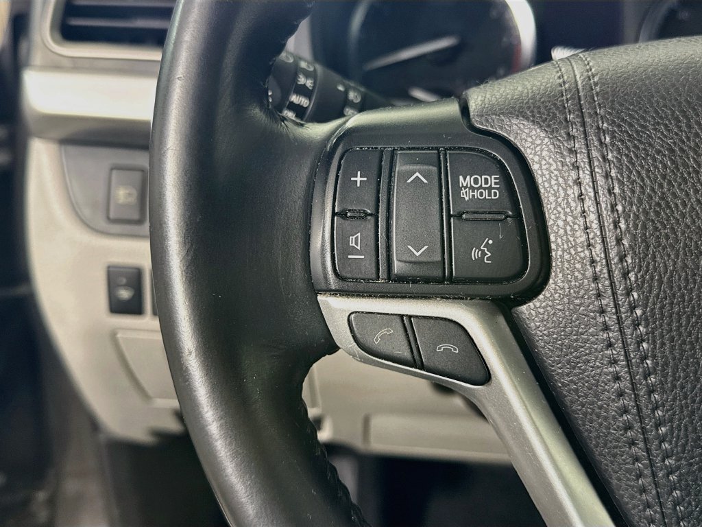 Certified 2019 Toyota Highlander XLE AWD/4WD image 21