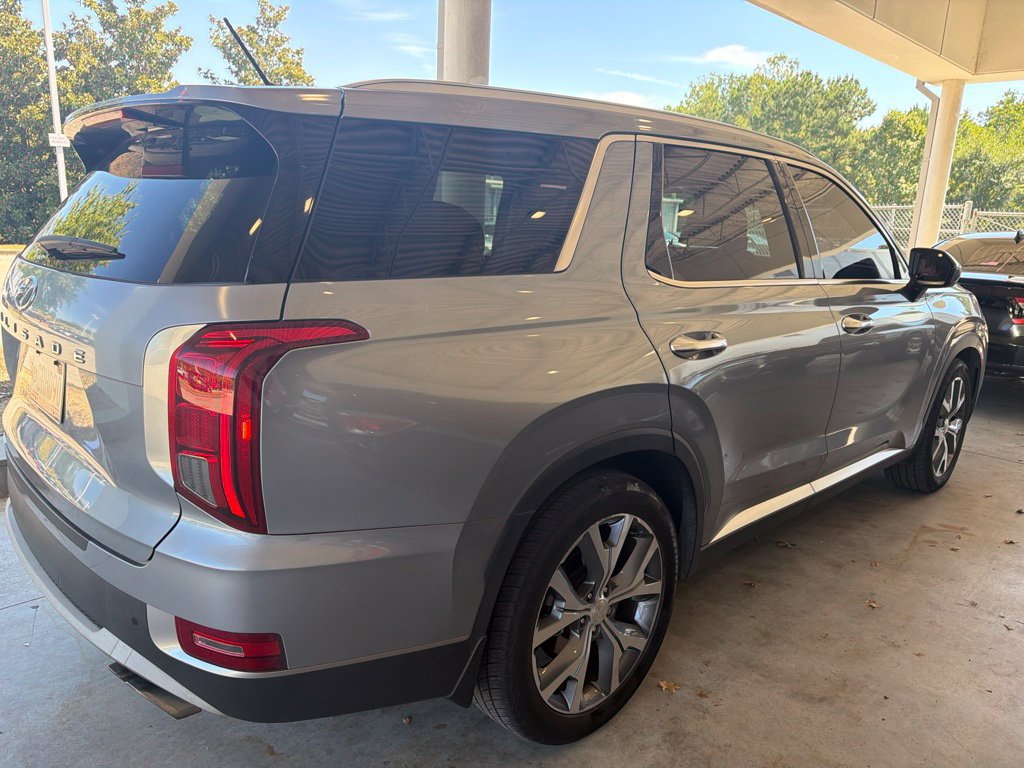 Used 2020 Hyundai Palisade SEL w/ Premium Package FWD image 3