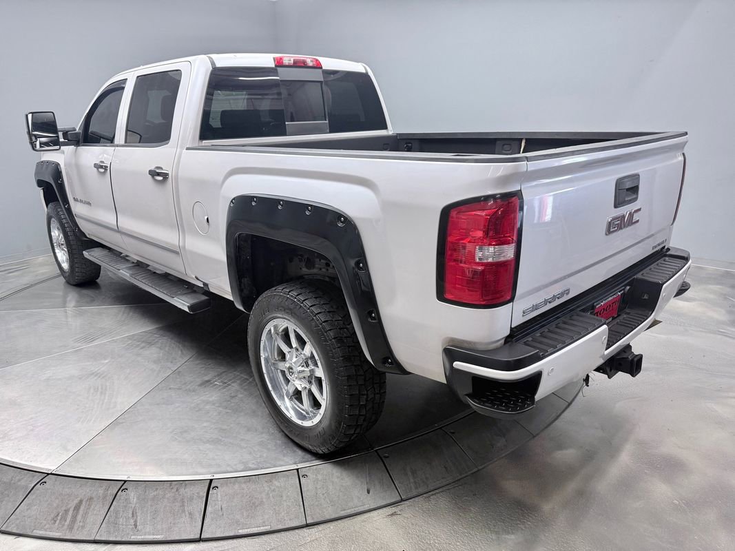 Used 2018 GMC Sierra 2500 Denali w/ Suspension Package, Off-Road AWD/4WD image 7