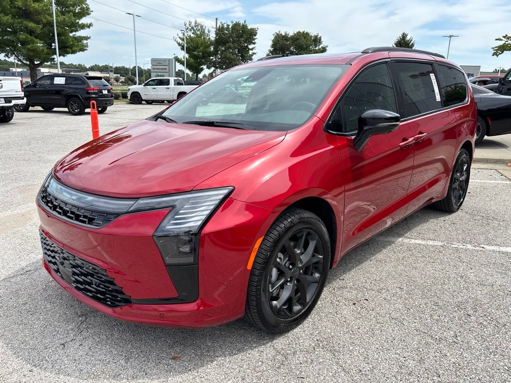 New 2027 Chrysler Pacifica Limited w/ Family Tech Group AWD/4WD image 8