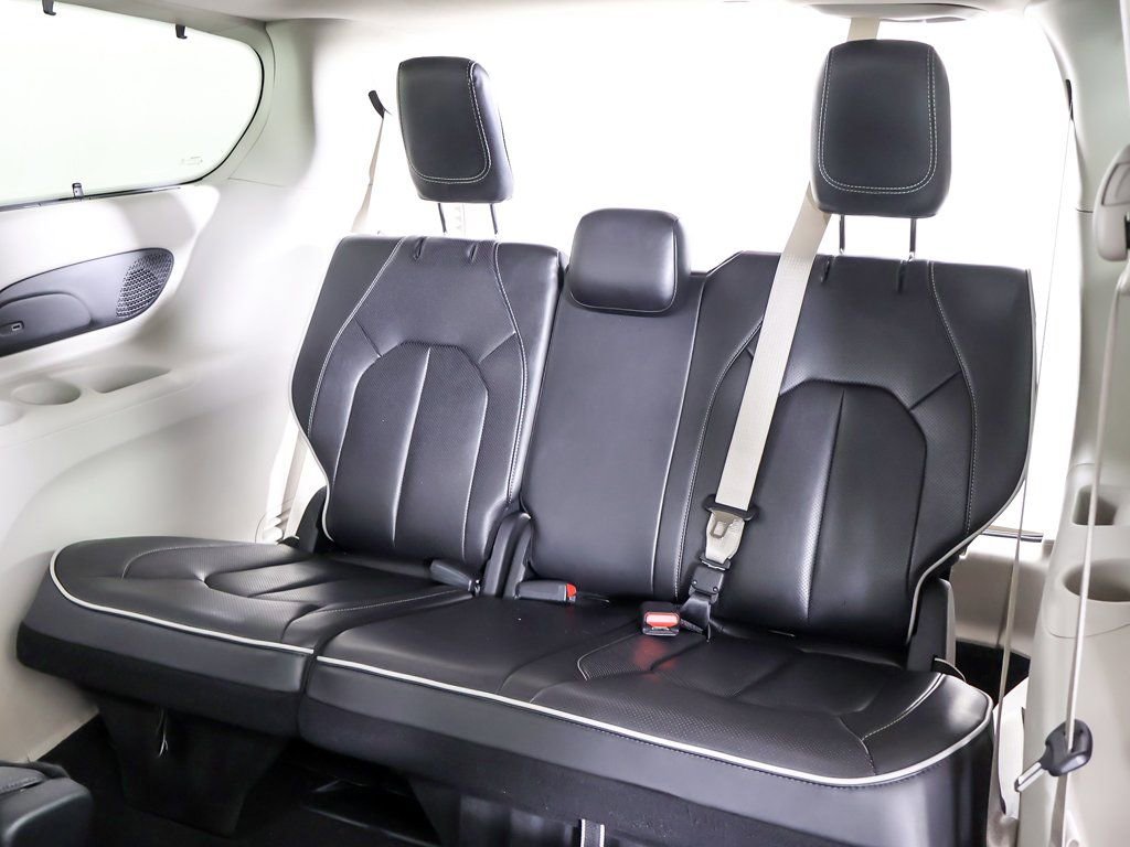 Used 2024 Chrysler Pacifica Limited image 41