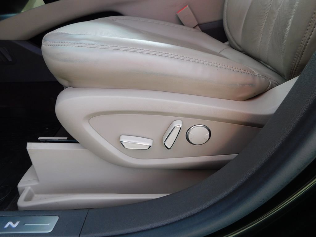 Used 2021 Lincoln Nautilus Reserve w/ Equipment Group 201A image 14